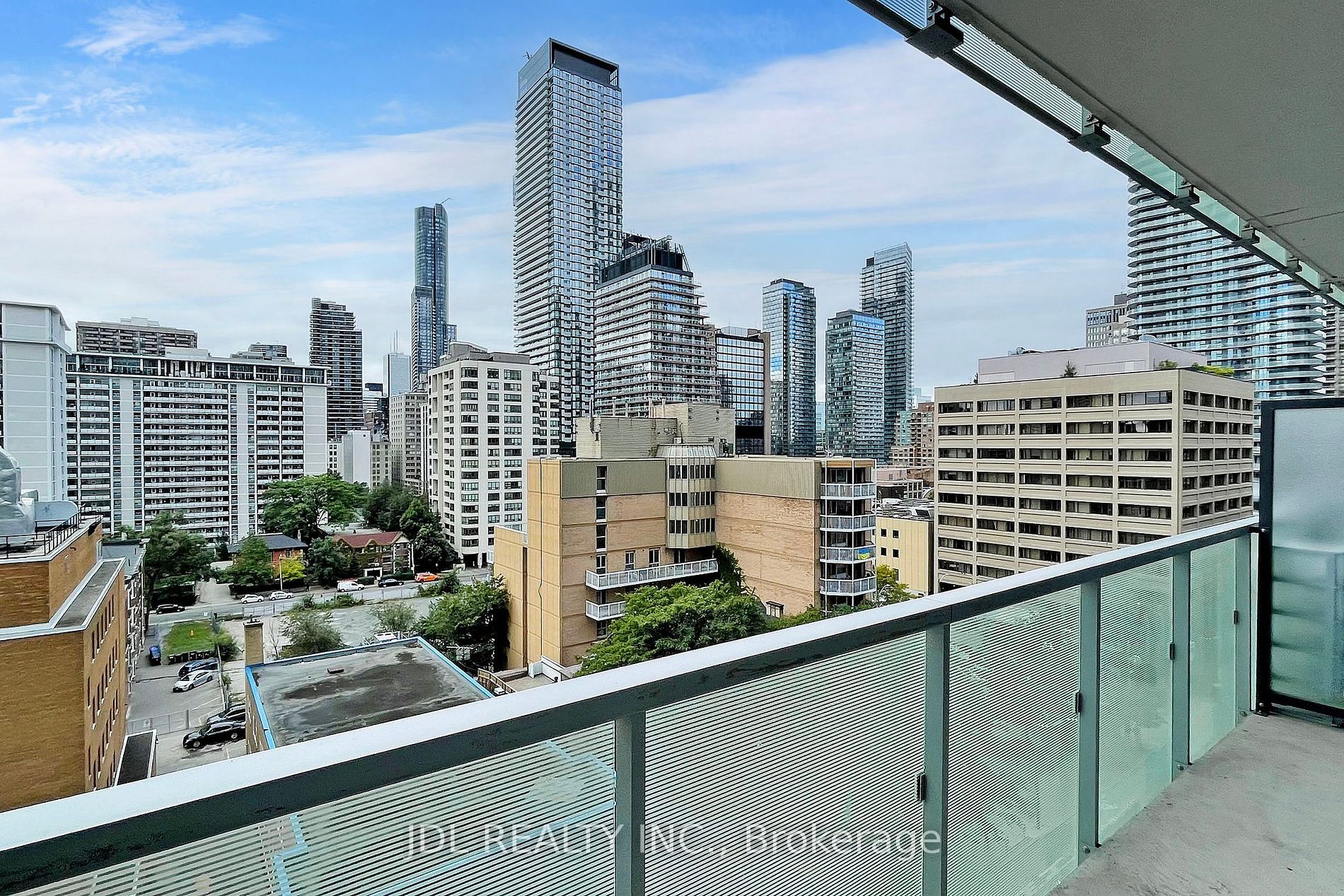 28 Wellesley St E, #804