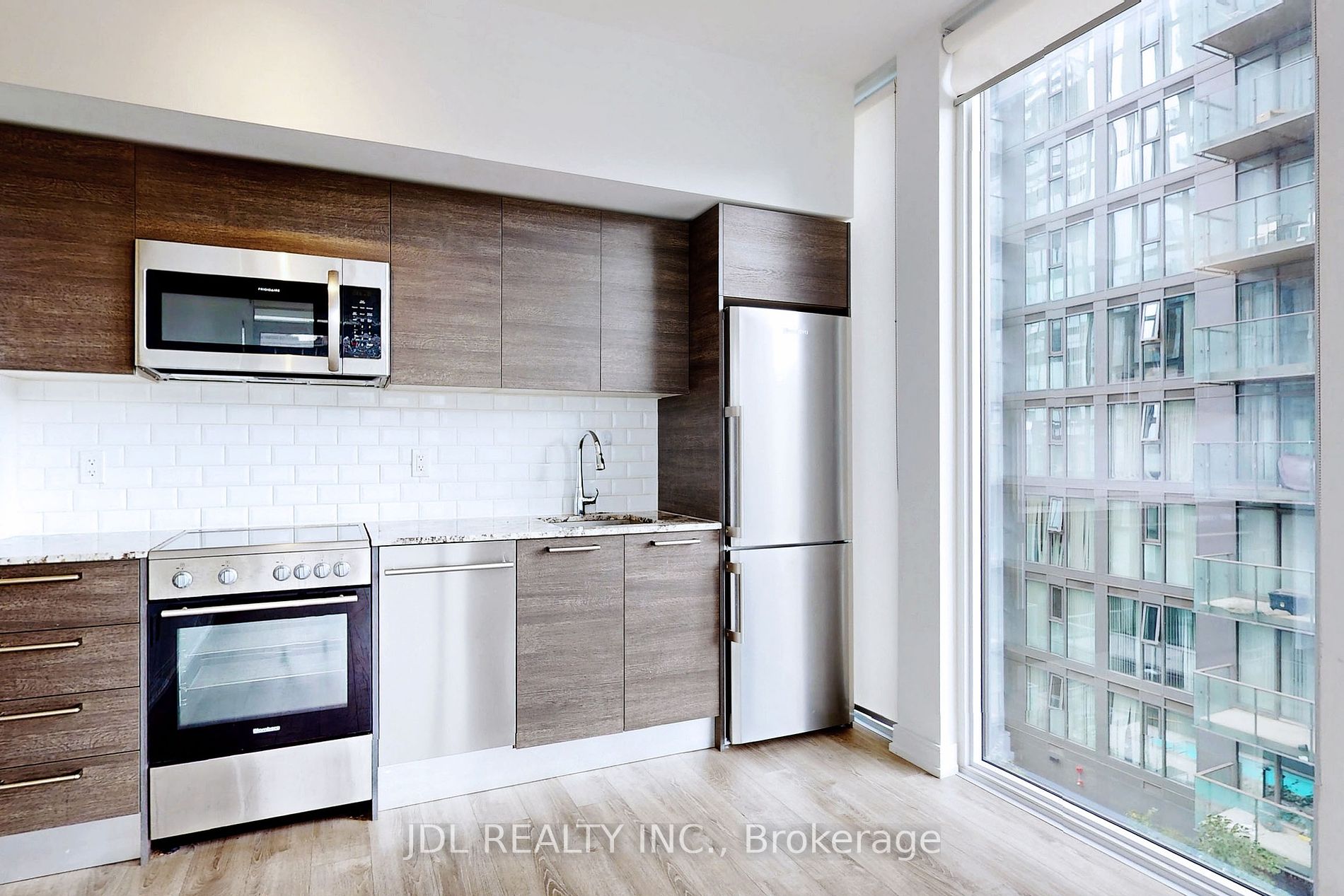 28 Wellesley St E, #804