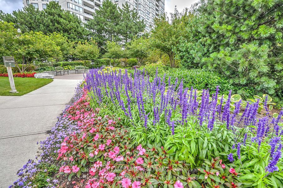 1201 Steeles Ave W, #402