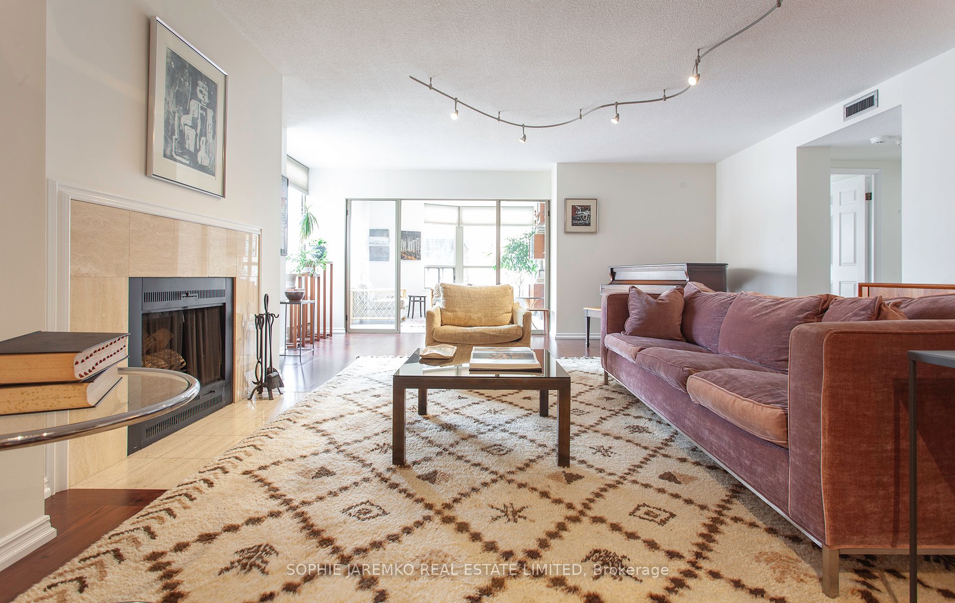 160 Frederick St, #706