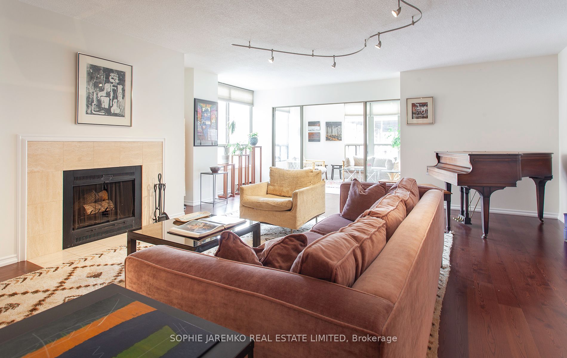 160 Frederick St, #706