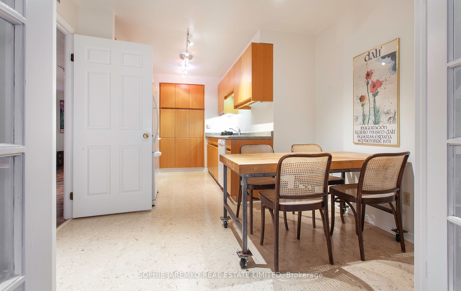 160 Frederick St, #706