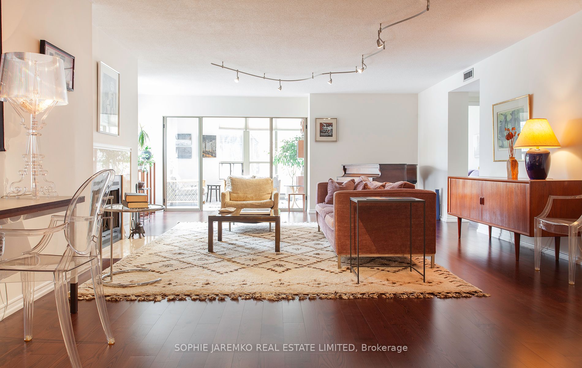 160 Frederick St, #706