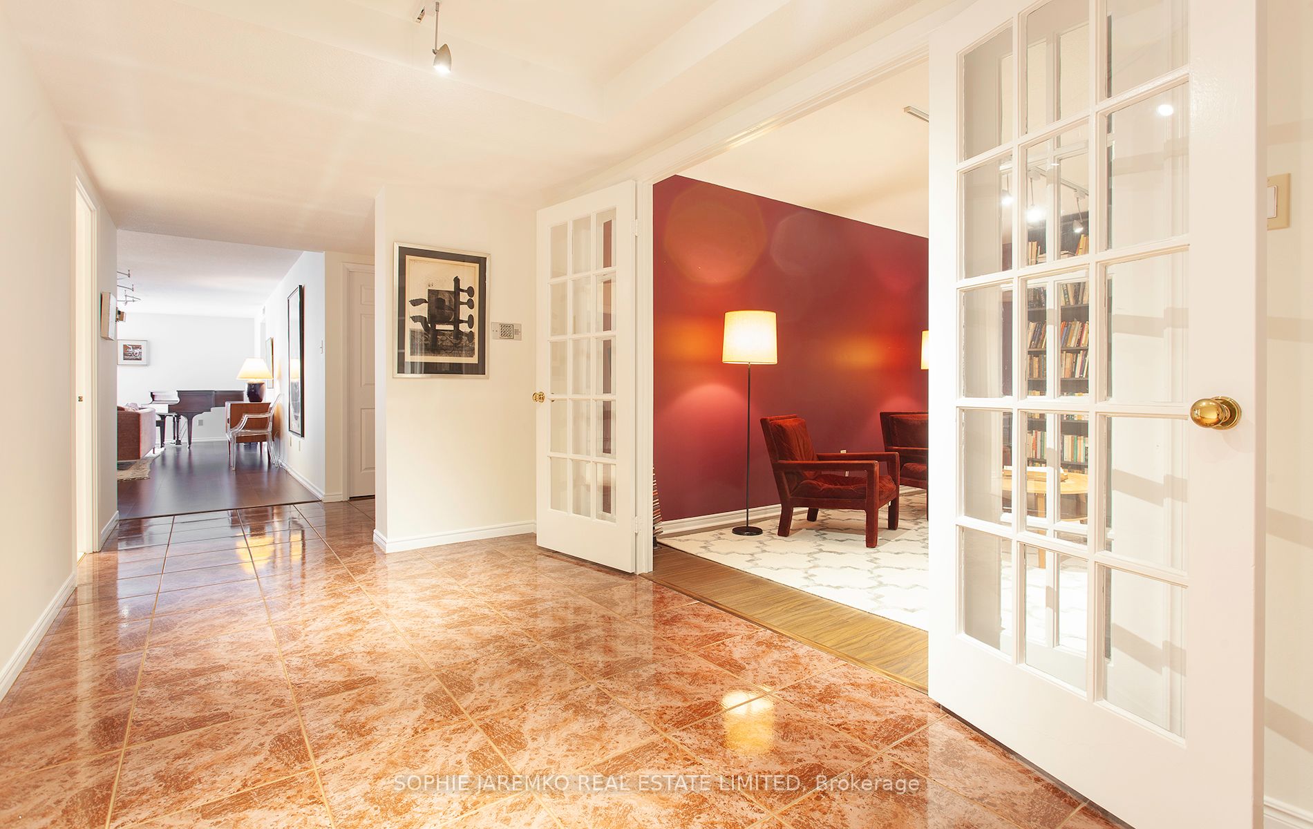 160 Frederick St, #706