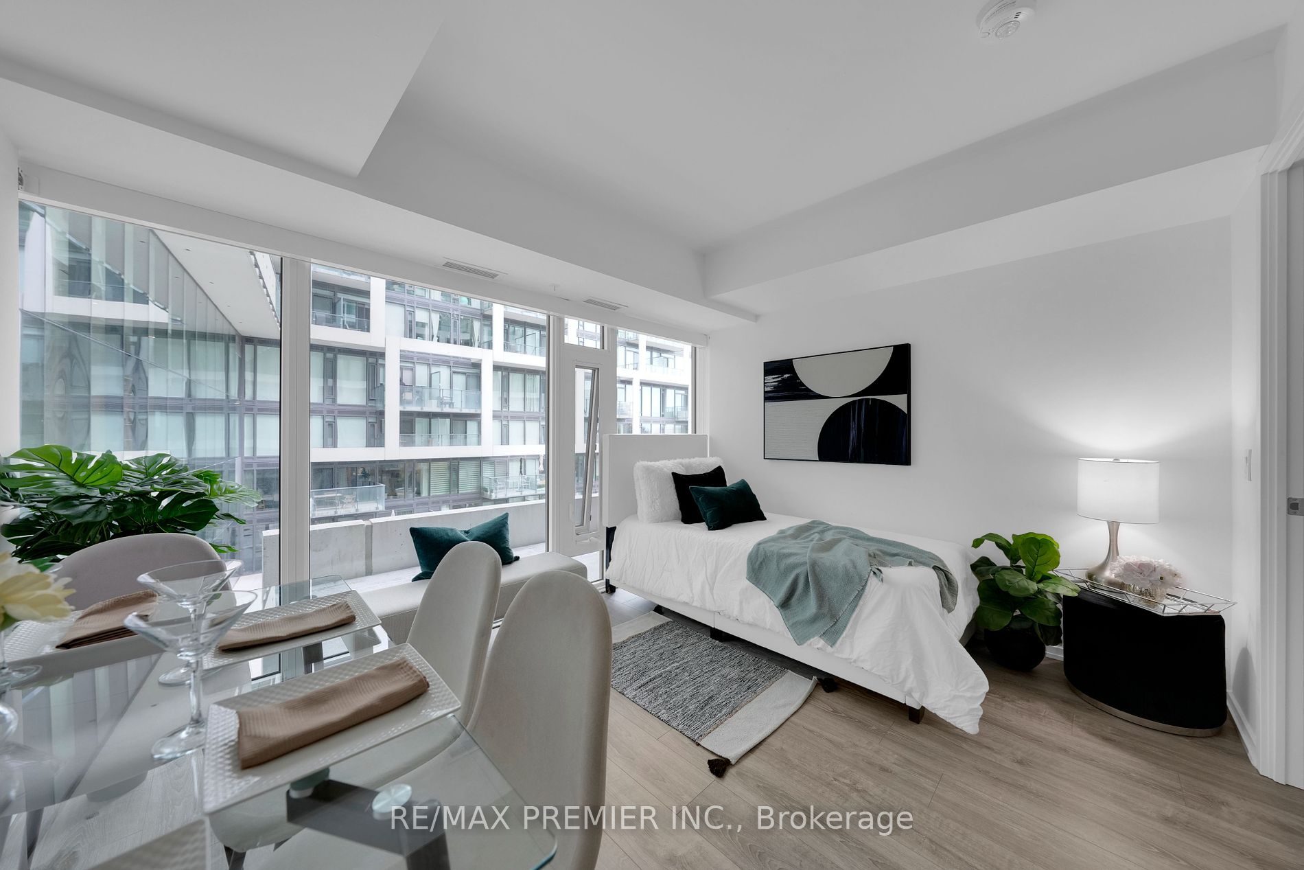 8 Hillsdale Avenue E, #843