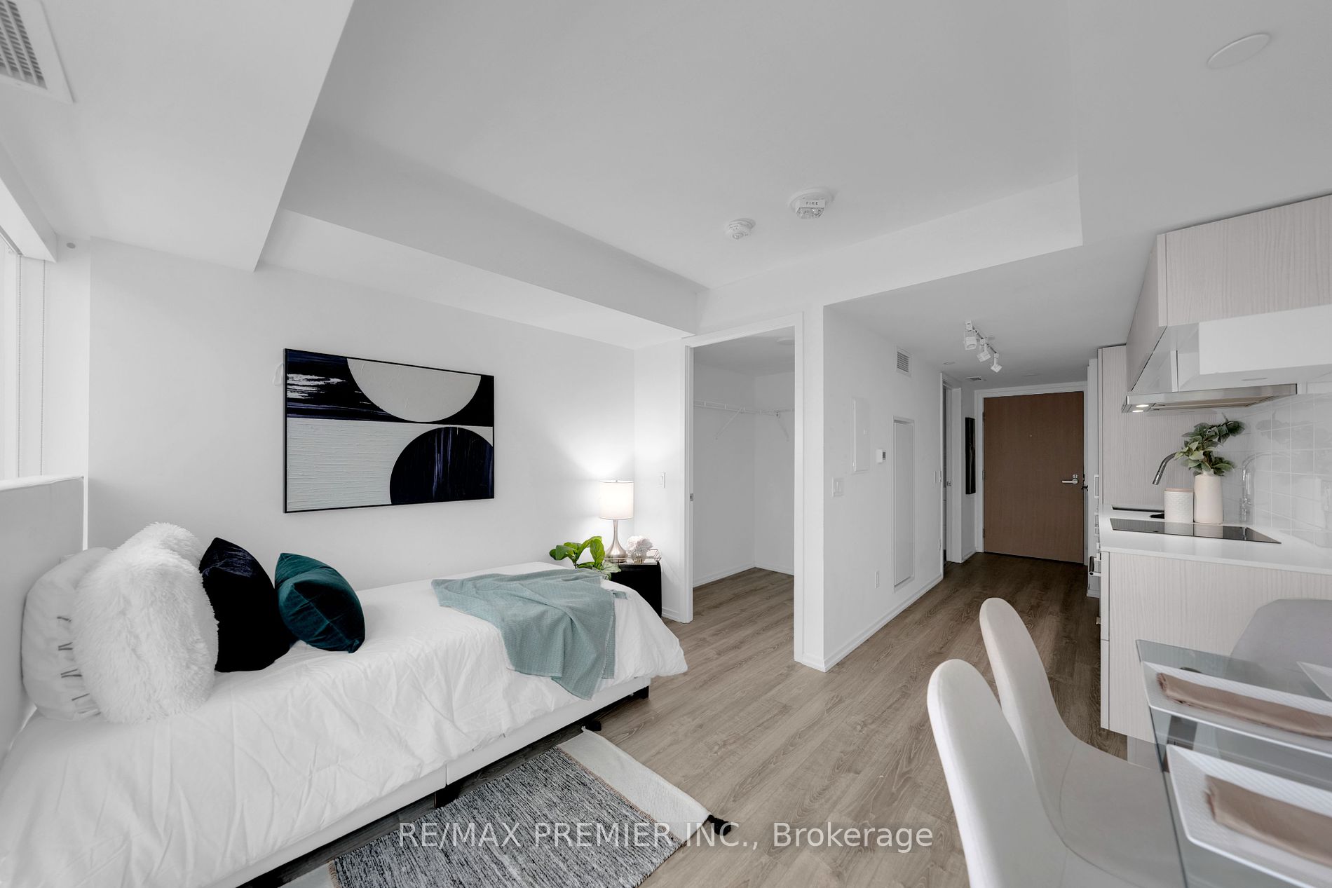 8 Hillsdale Avenue E, #843
