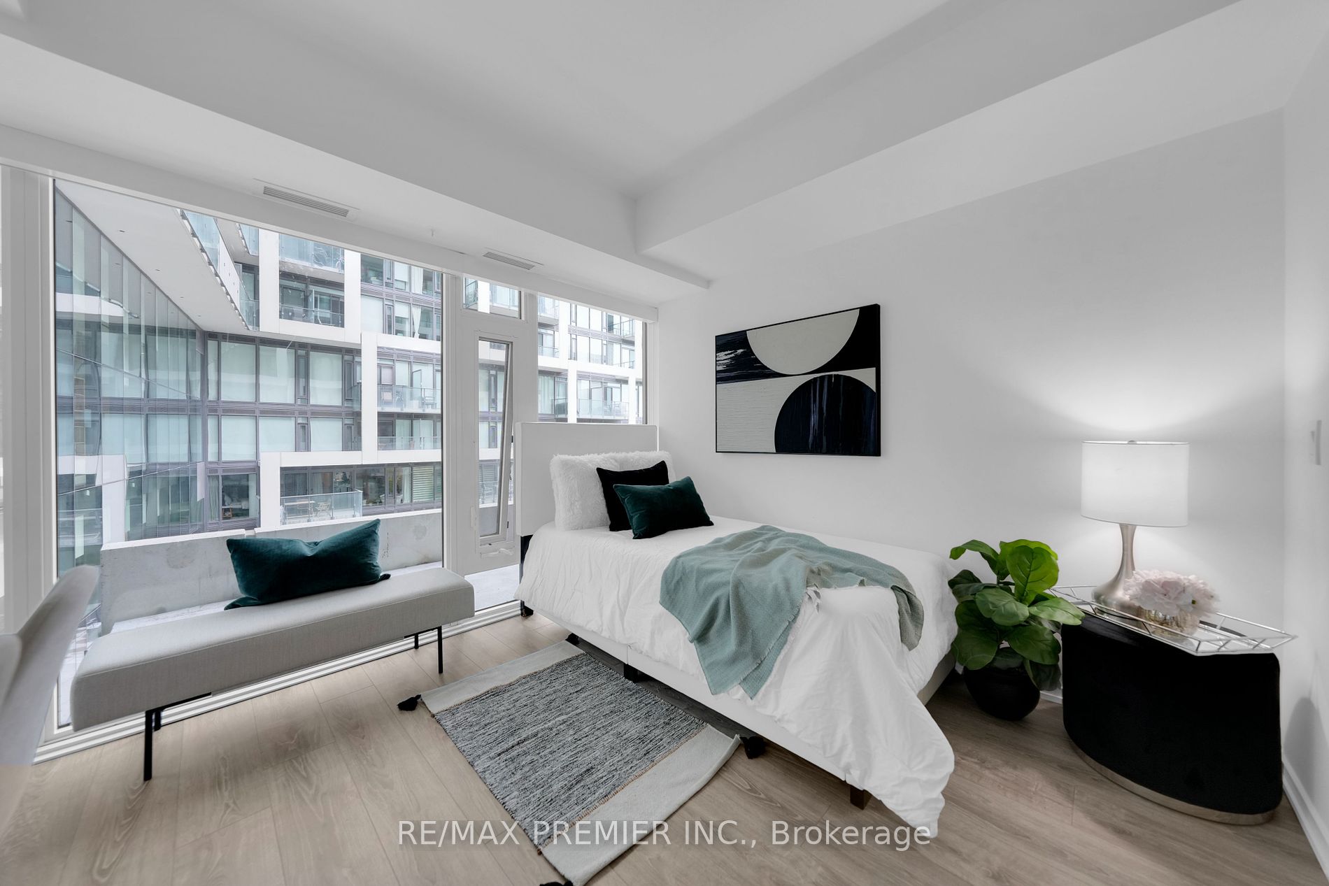 8 Hillsdale Avenue E, #843