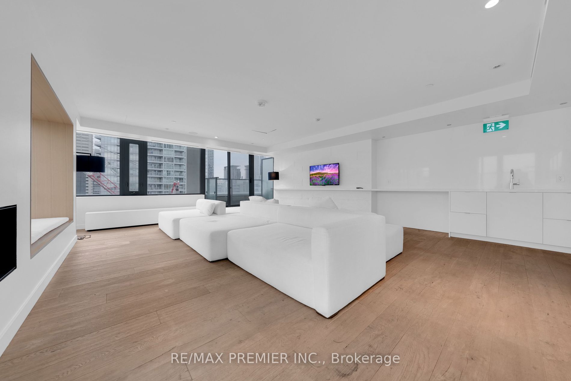 8 Hillsdale Avenue E, #843
