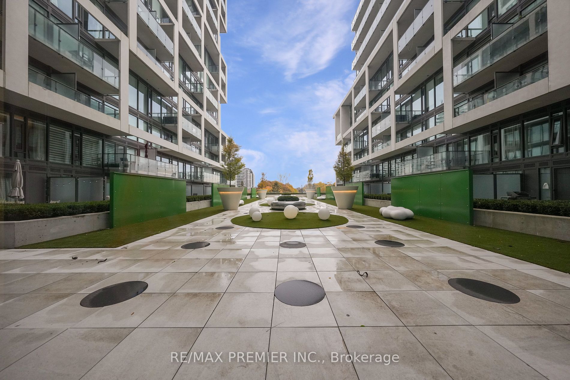 8 Hillsdale Avenue E, #843