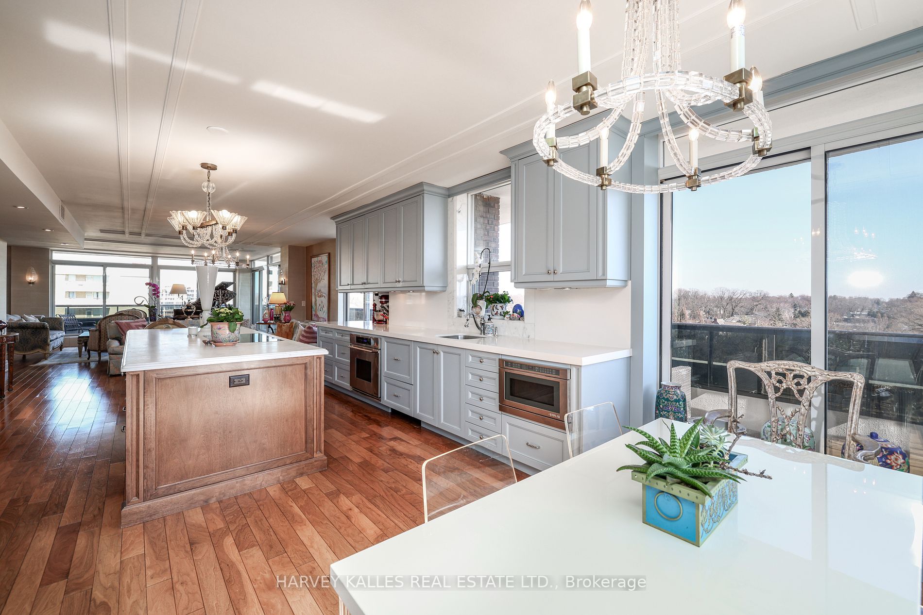 2600 Bathurst Street, #801