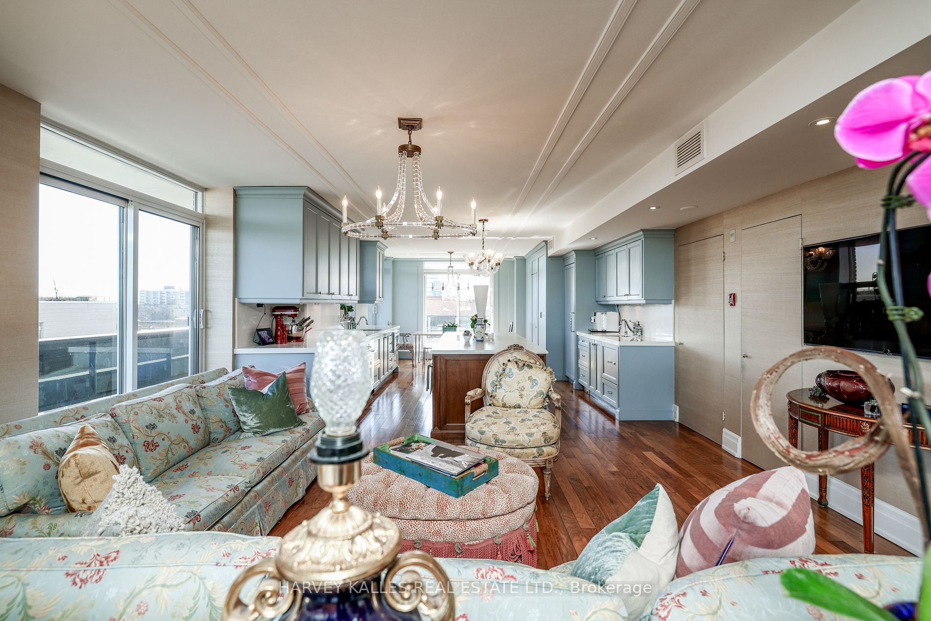 2600 Bathurst Street, #801