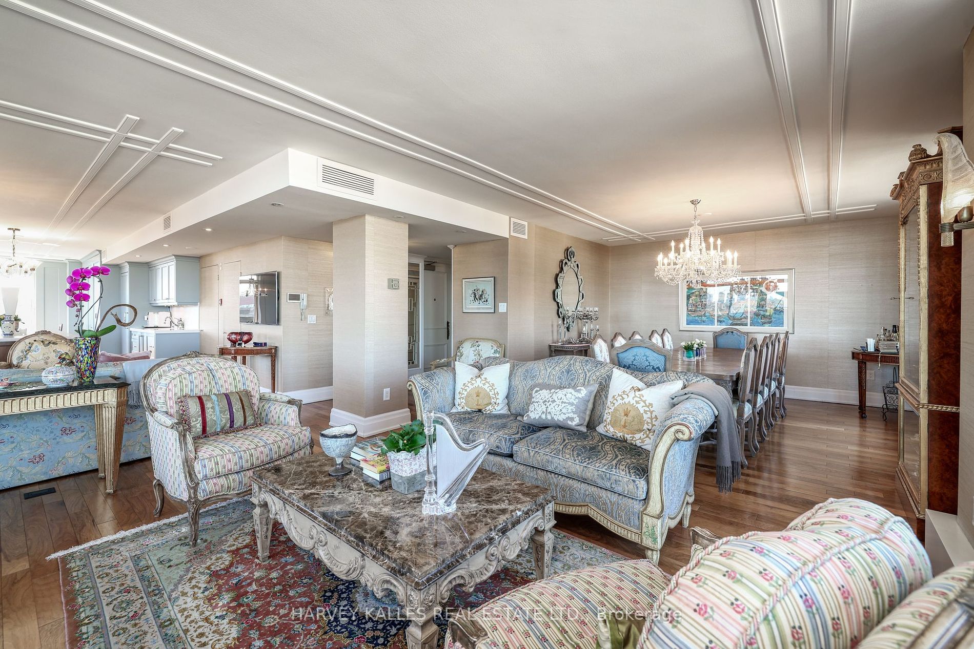 2600 Bathurst Street, #801