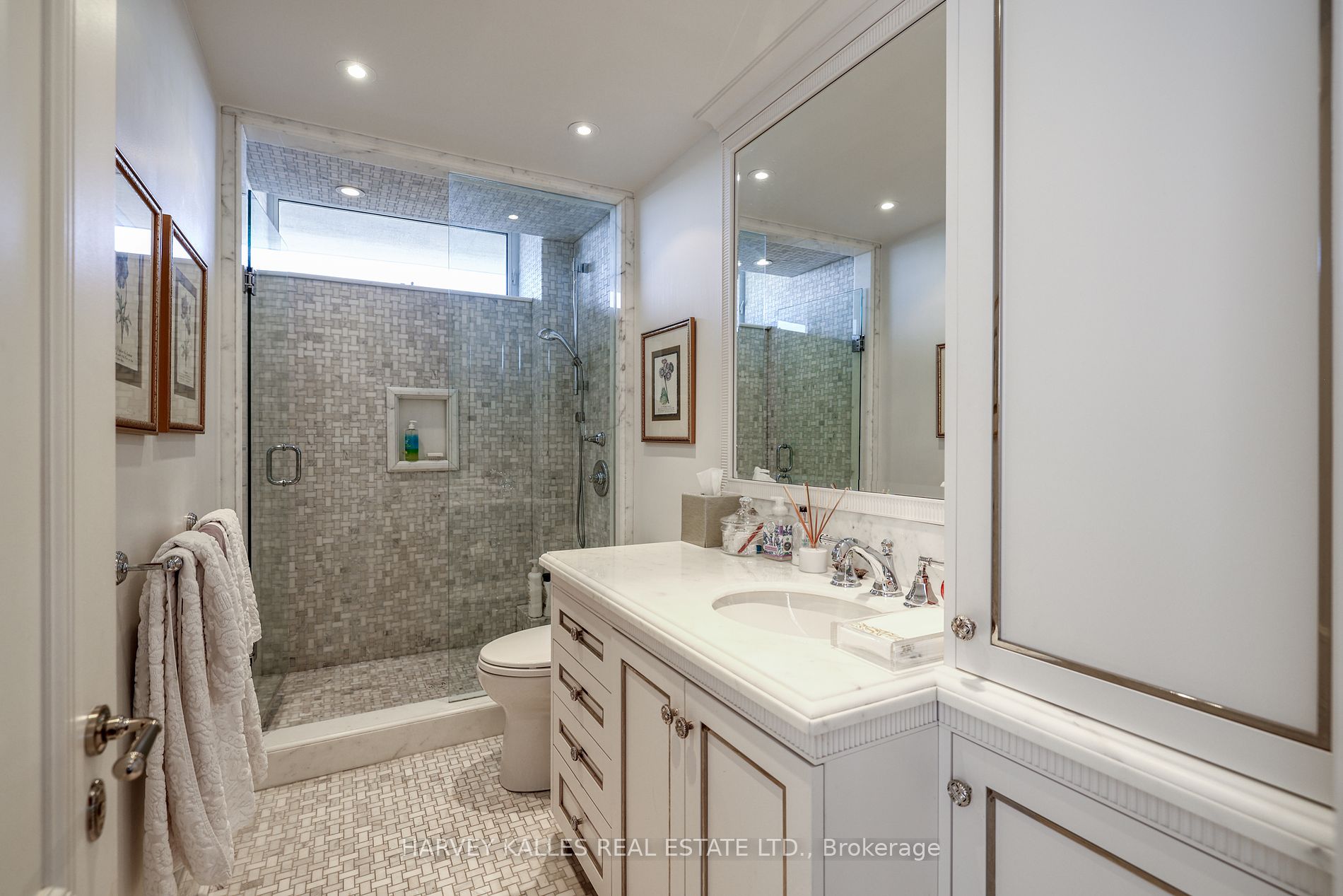2600 Bathurst Street, #801