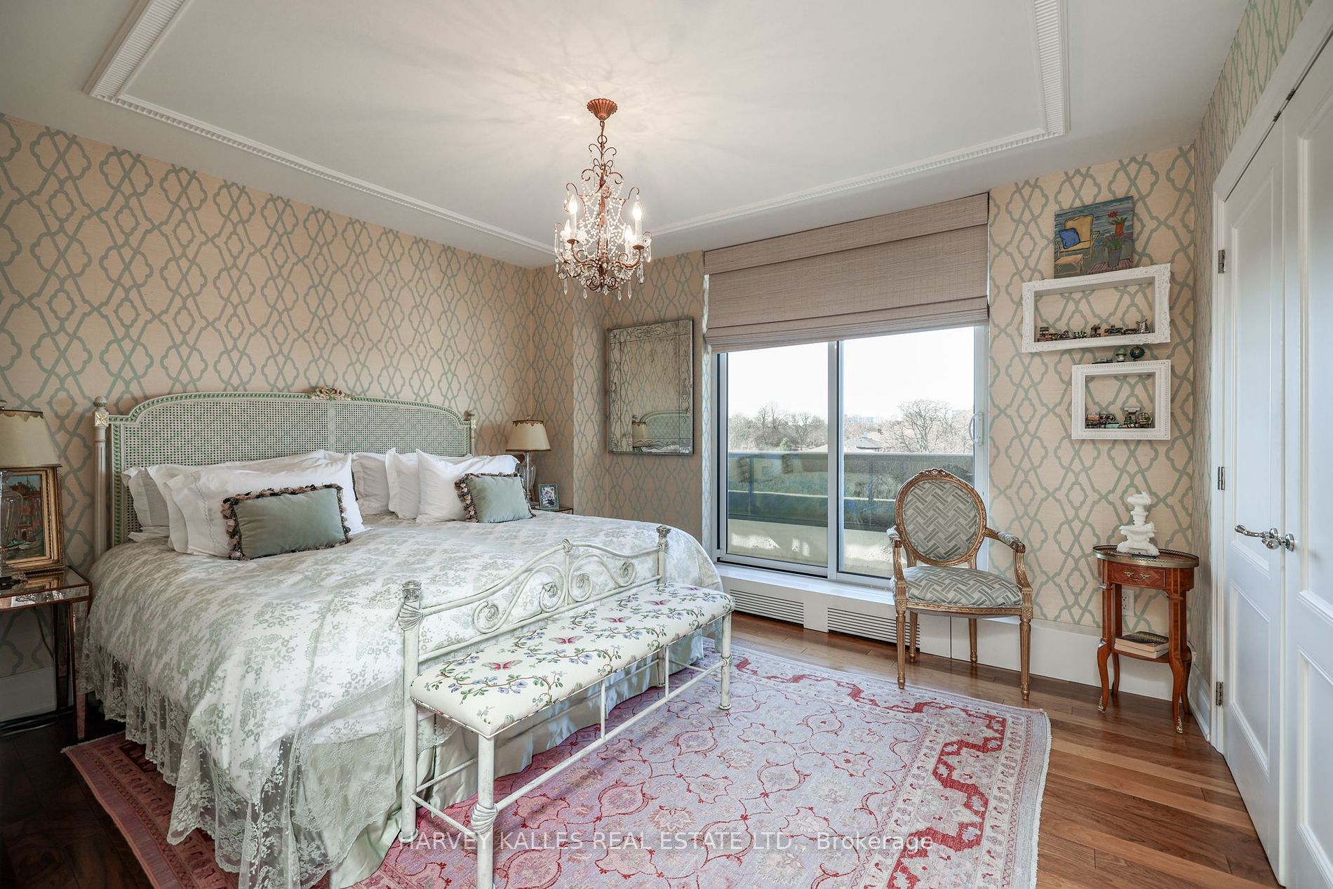 2600 Bathurst Street, #801