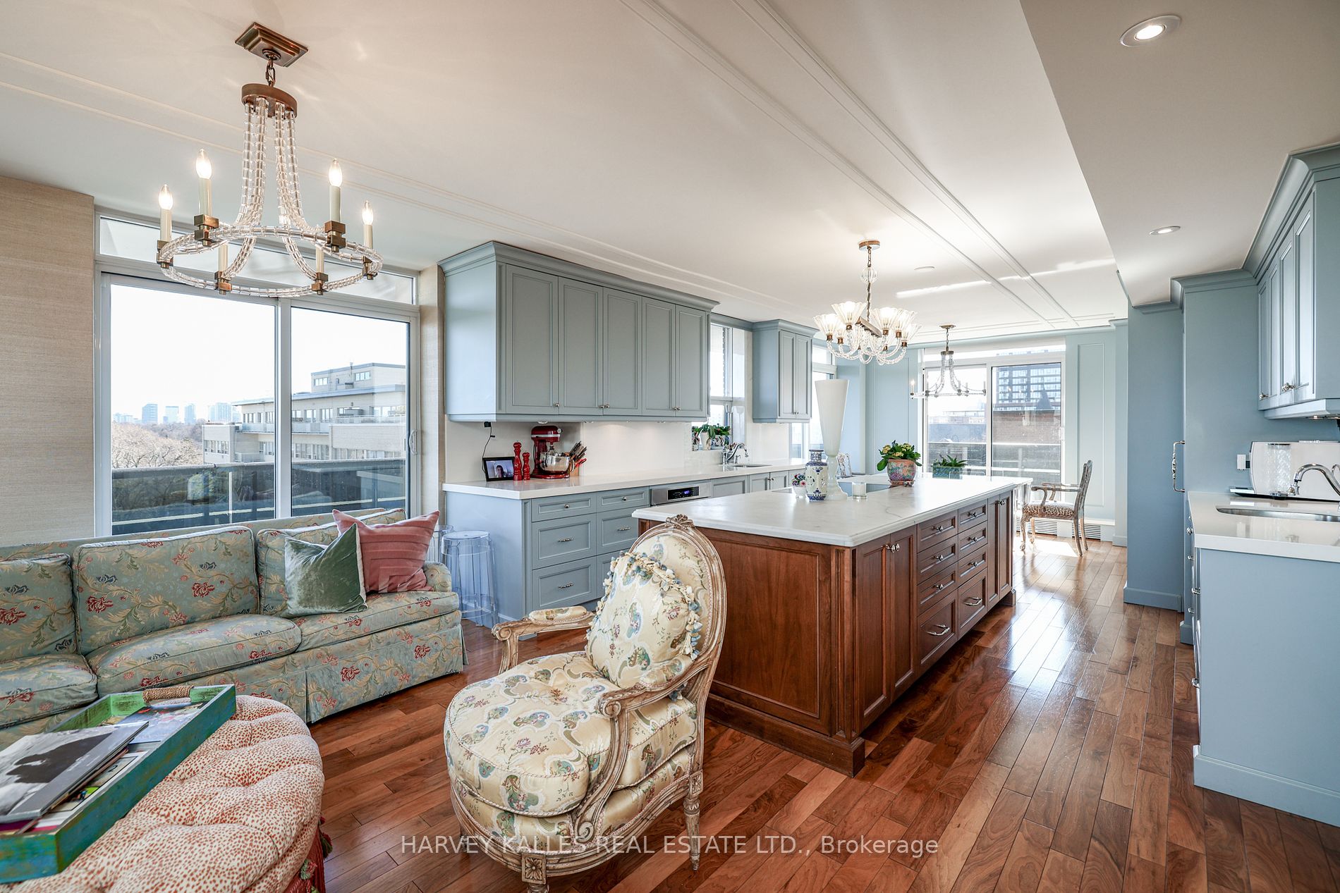 2600 Bathurst Street, #801