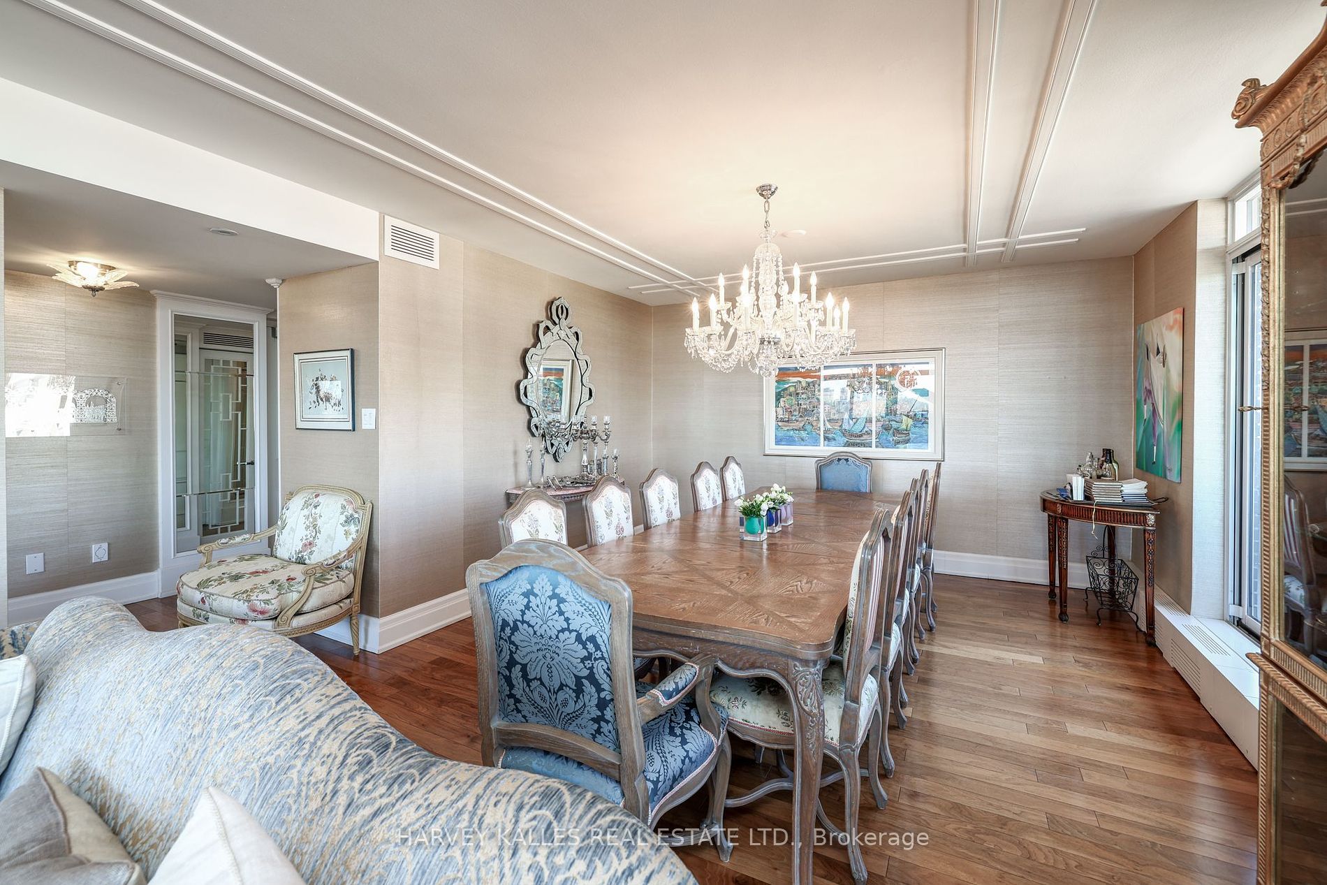 2600 Bathurst Street, #801