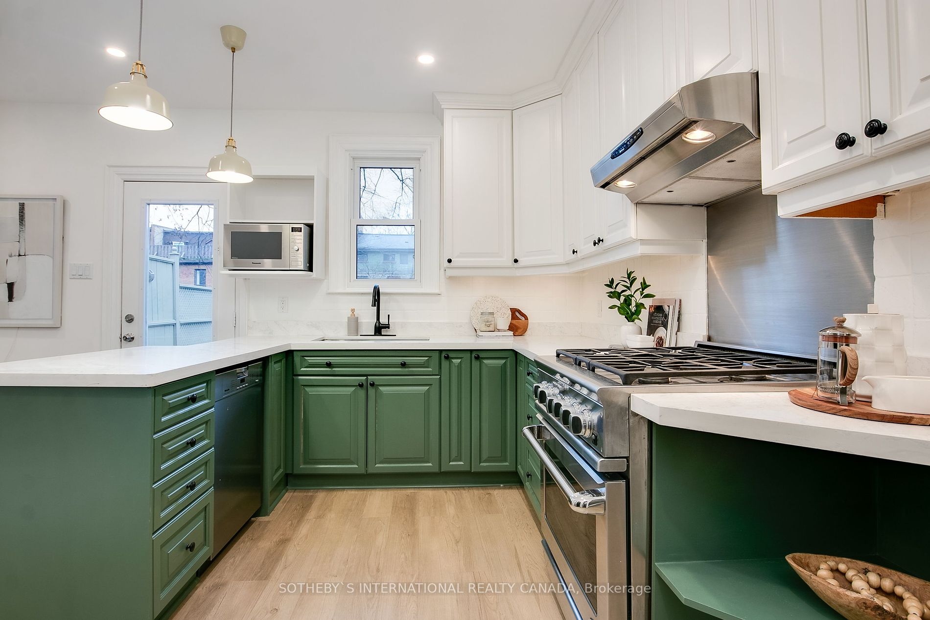 35 Aberdeen Ave