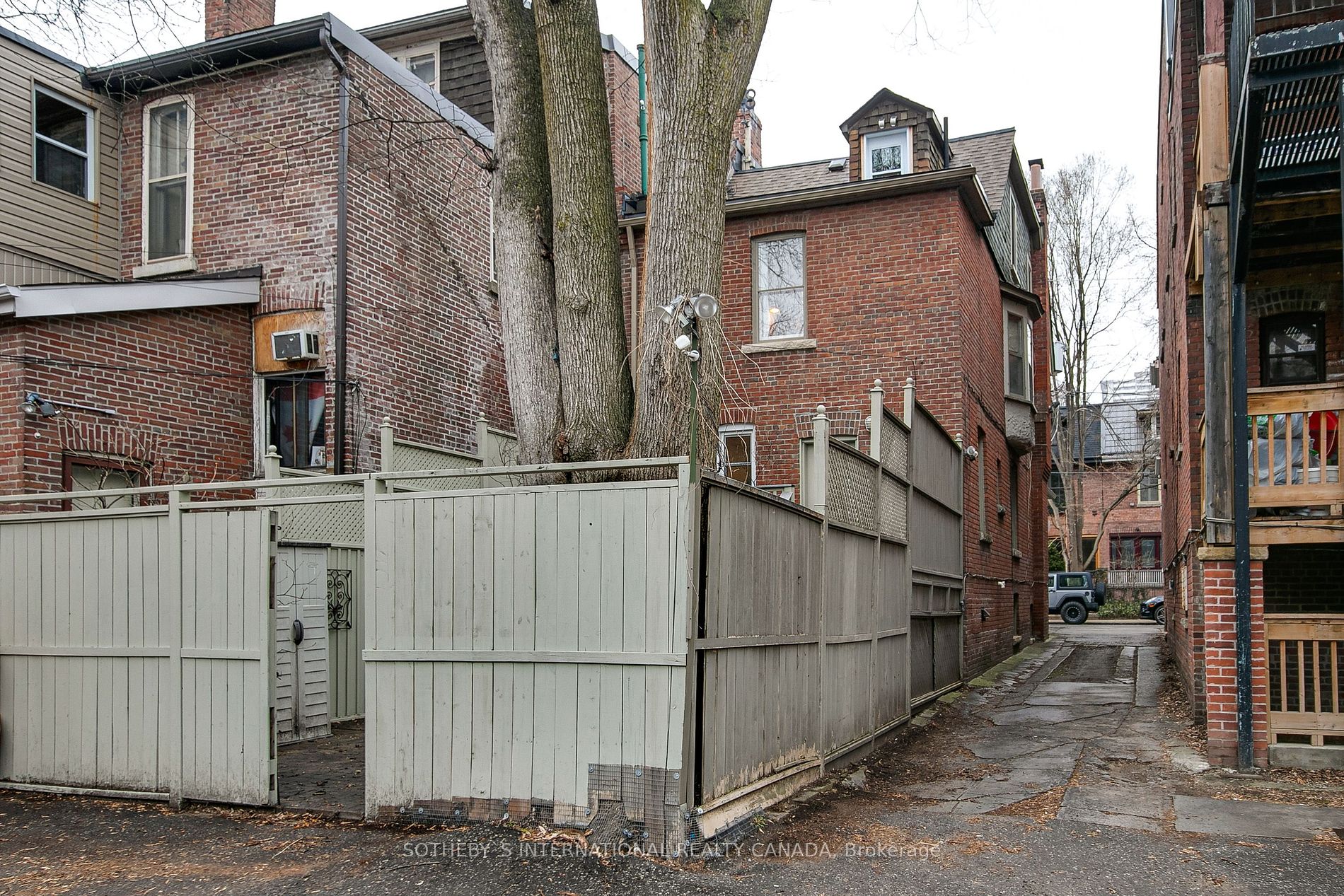 35 Aberdeen Ave