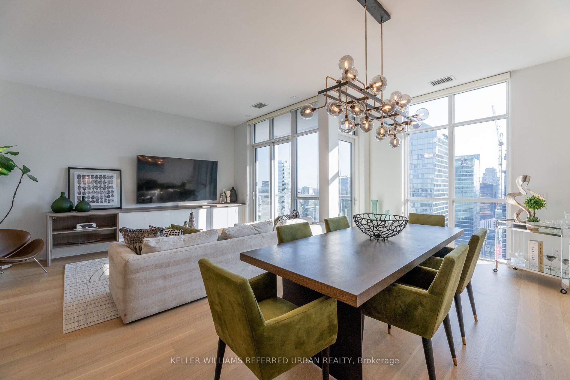 300 Front St W, #4902