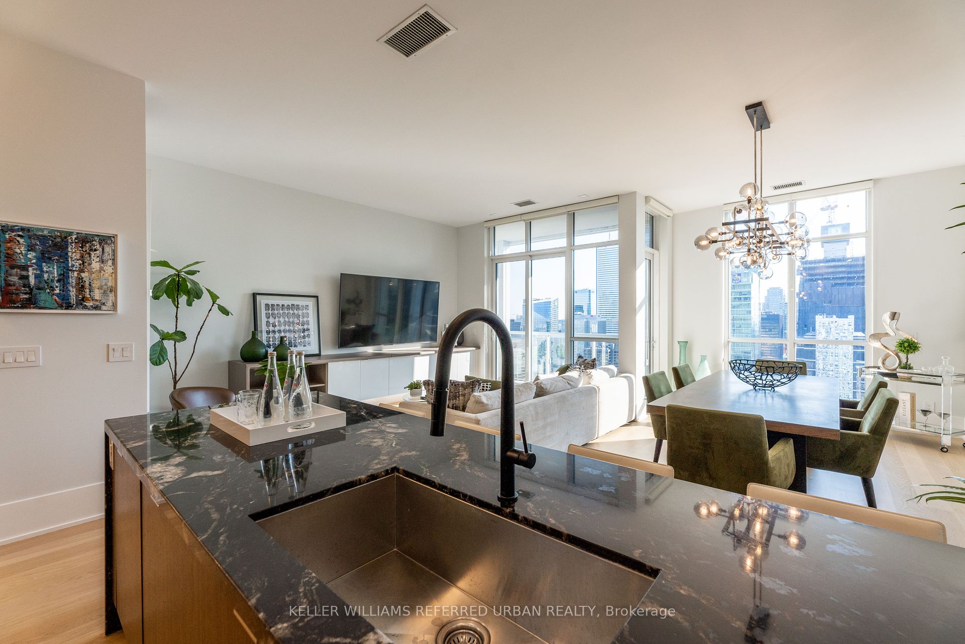 300 Front St W, #4902