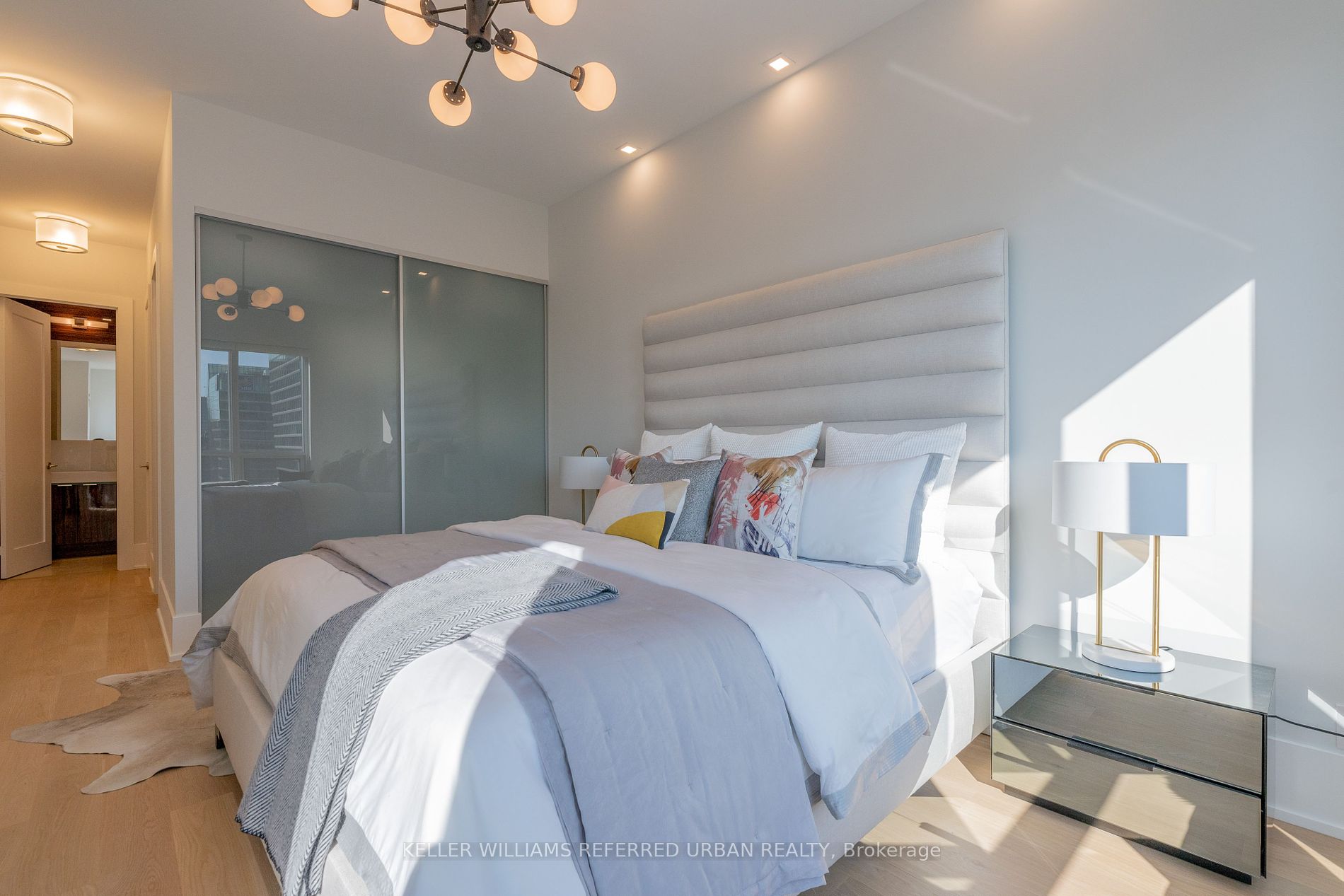 300 Front St W, #4902