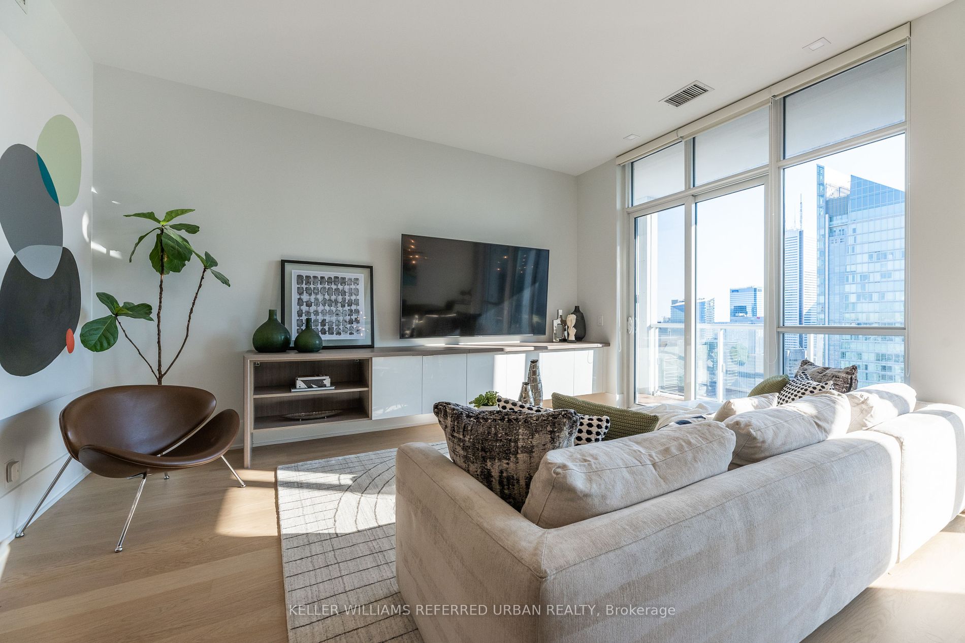 300 Front St W, #4902
