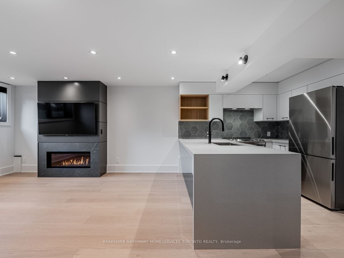 157 Roslin Ave