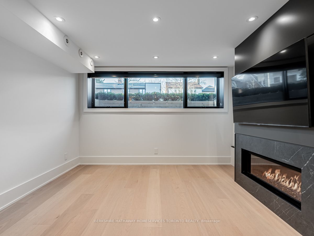 157 Roslin Ave