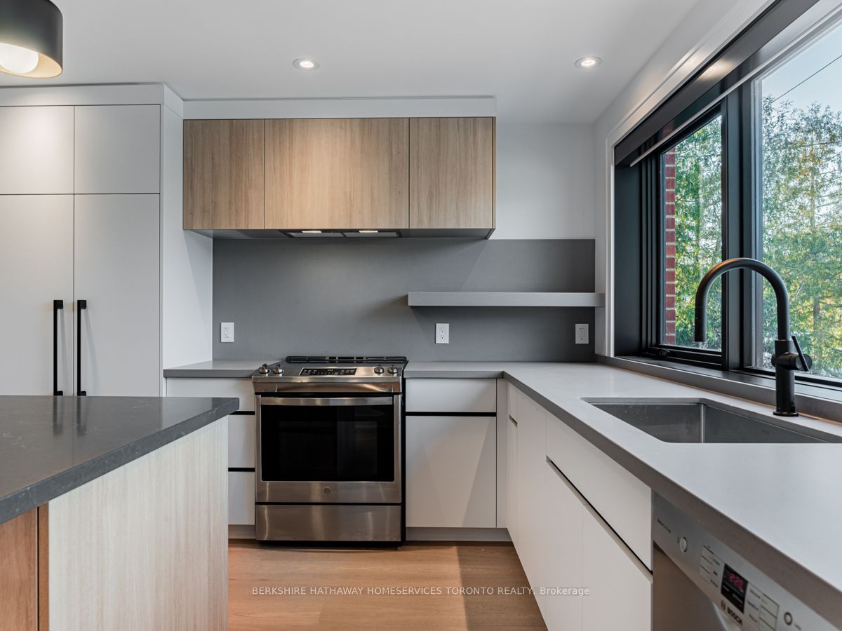 157 Roslin Ave