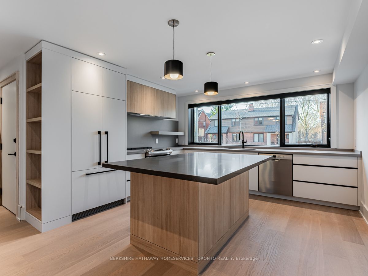 157 Roslin Ave