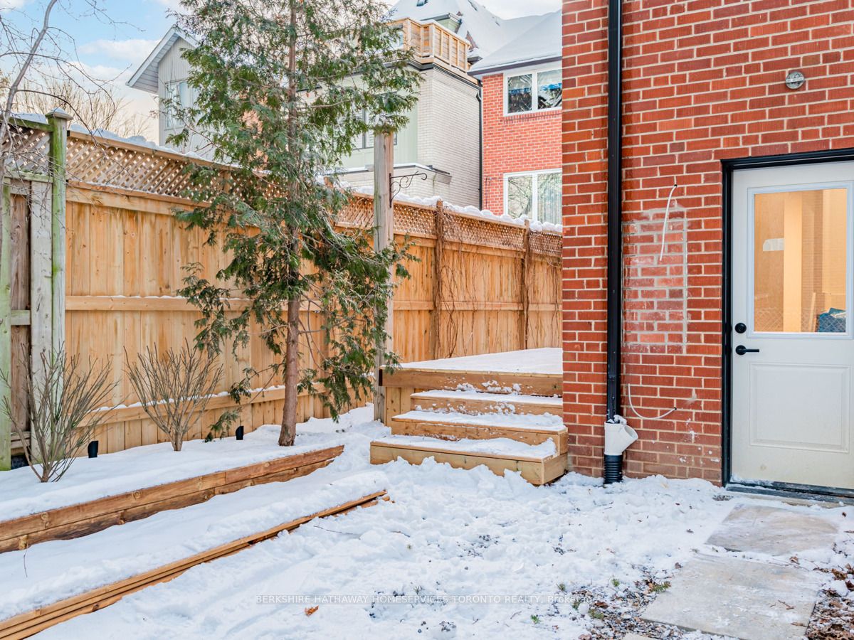157 Roslin Ave