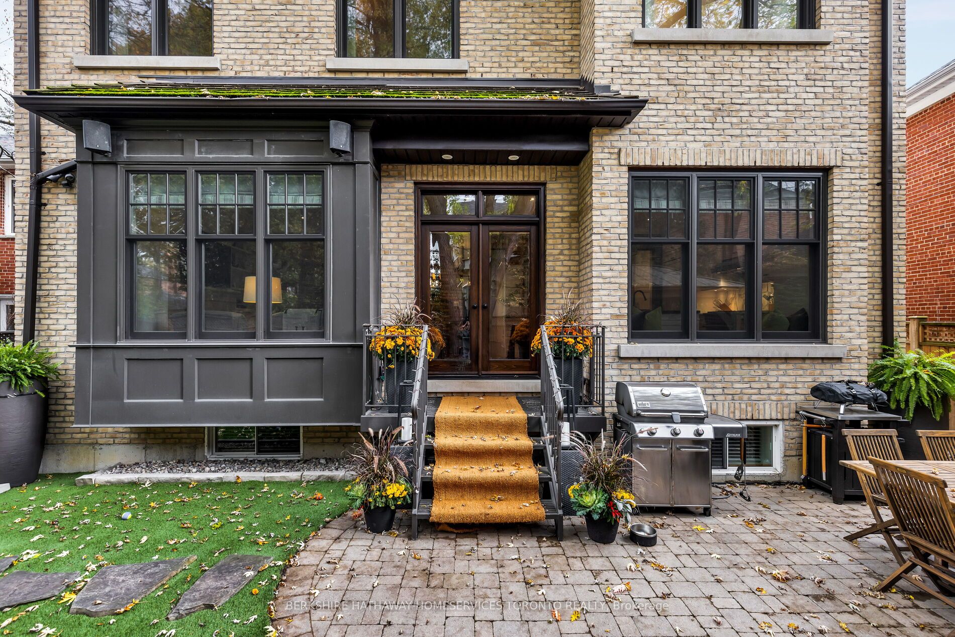 244 Yonge Boulevard