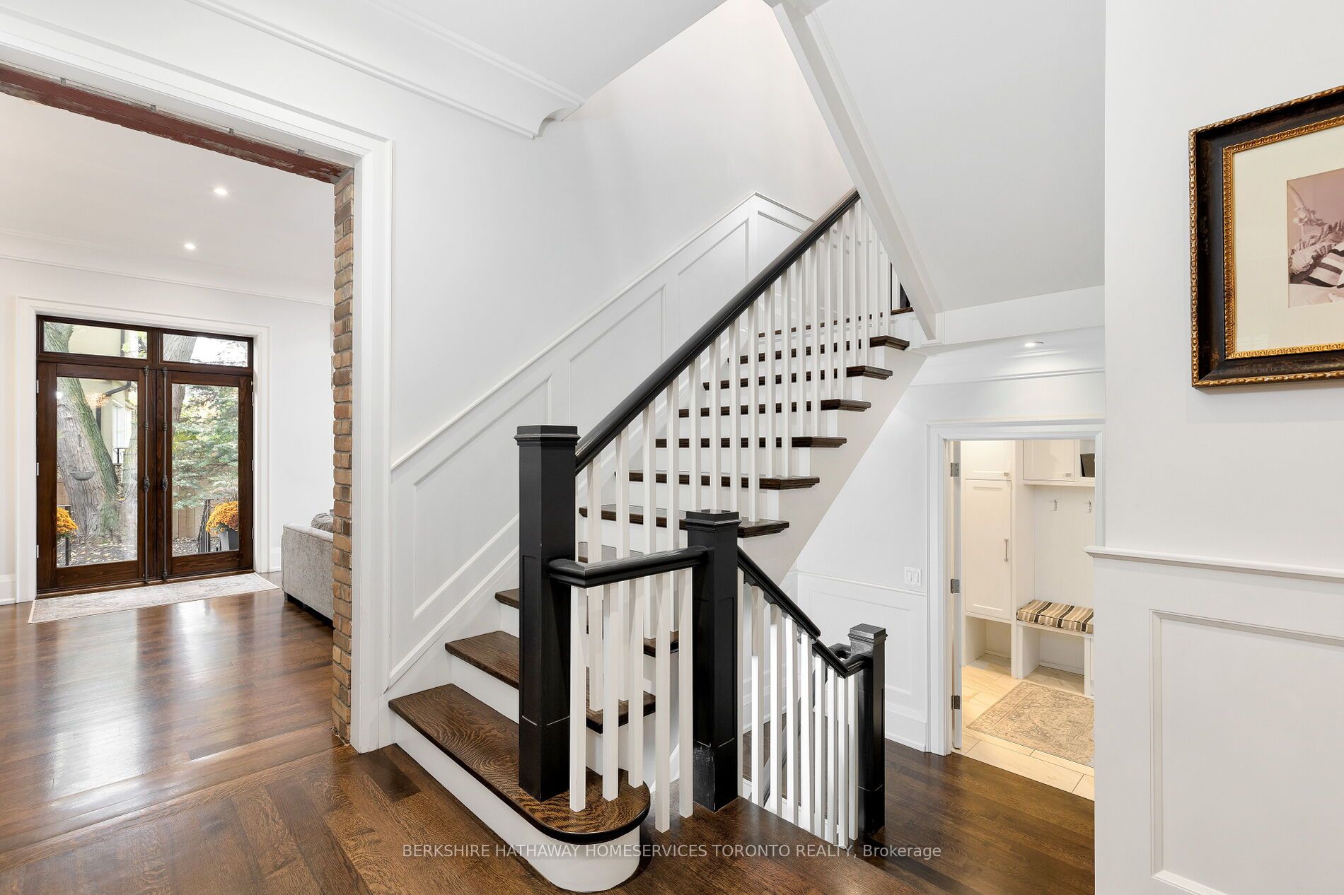 244 Yonge Boulevard