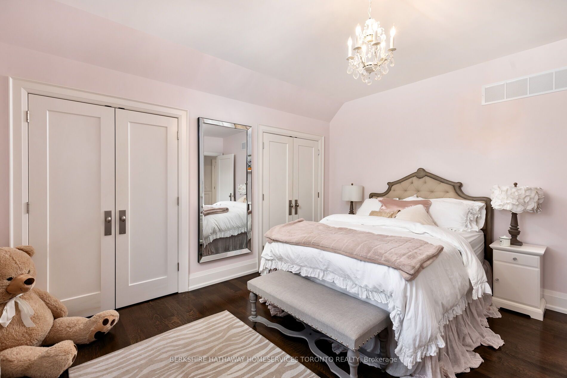 244 Yonge Boulevard