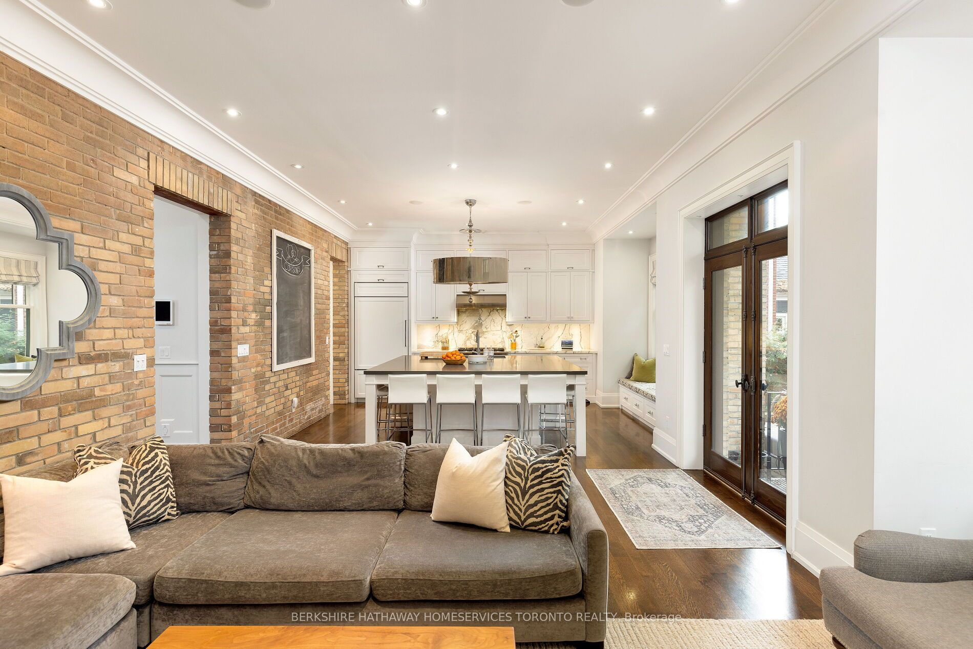 244 Yonge Boulevard