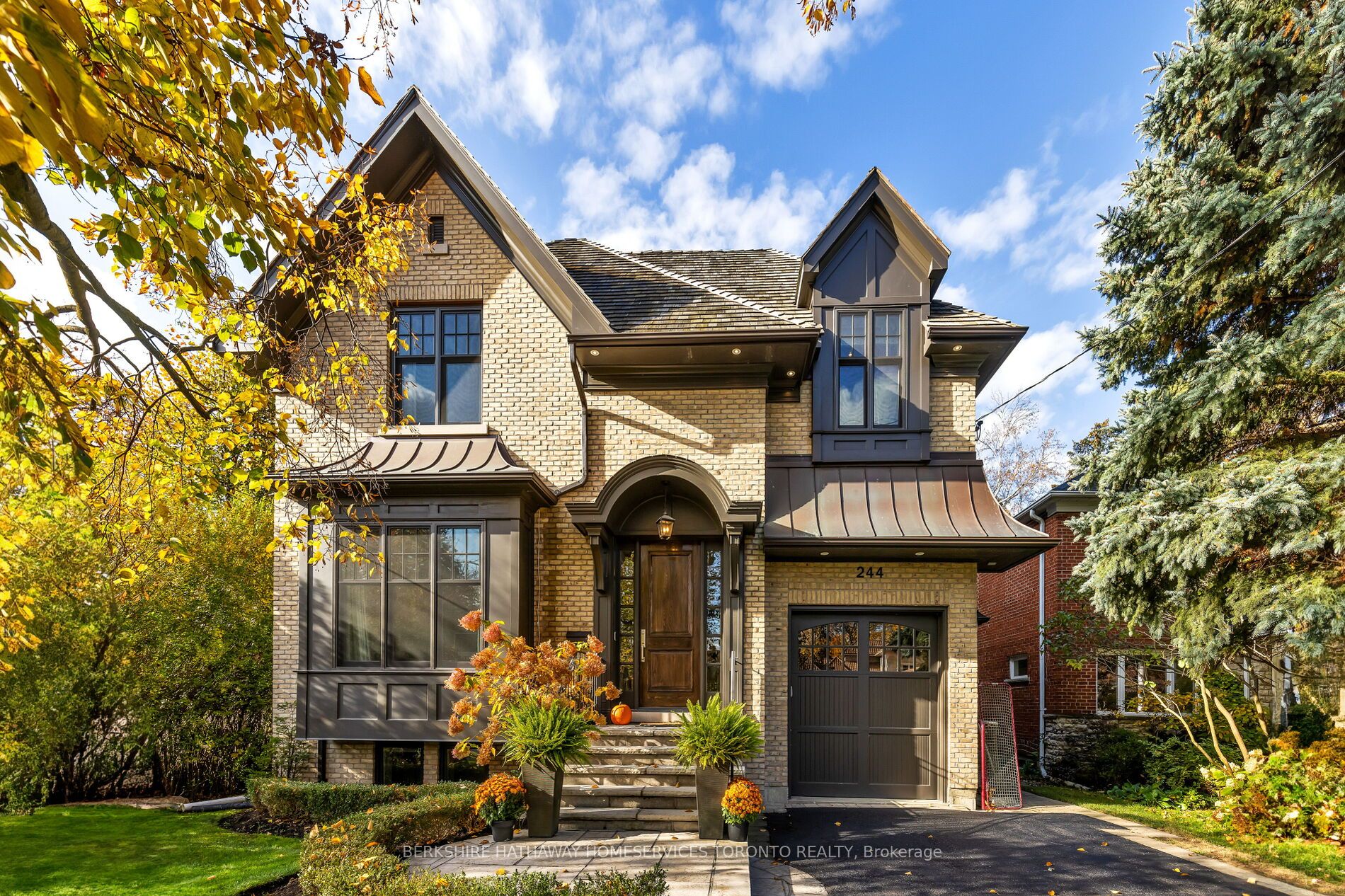 244 Yonge Boulevard