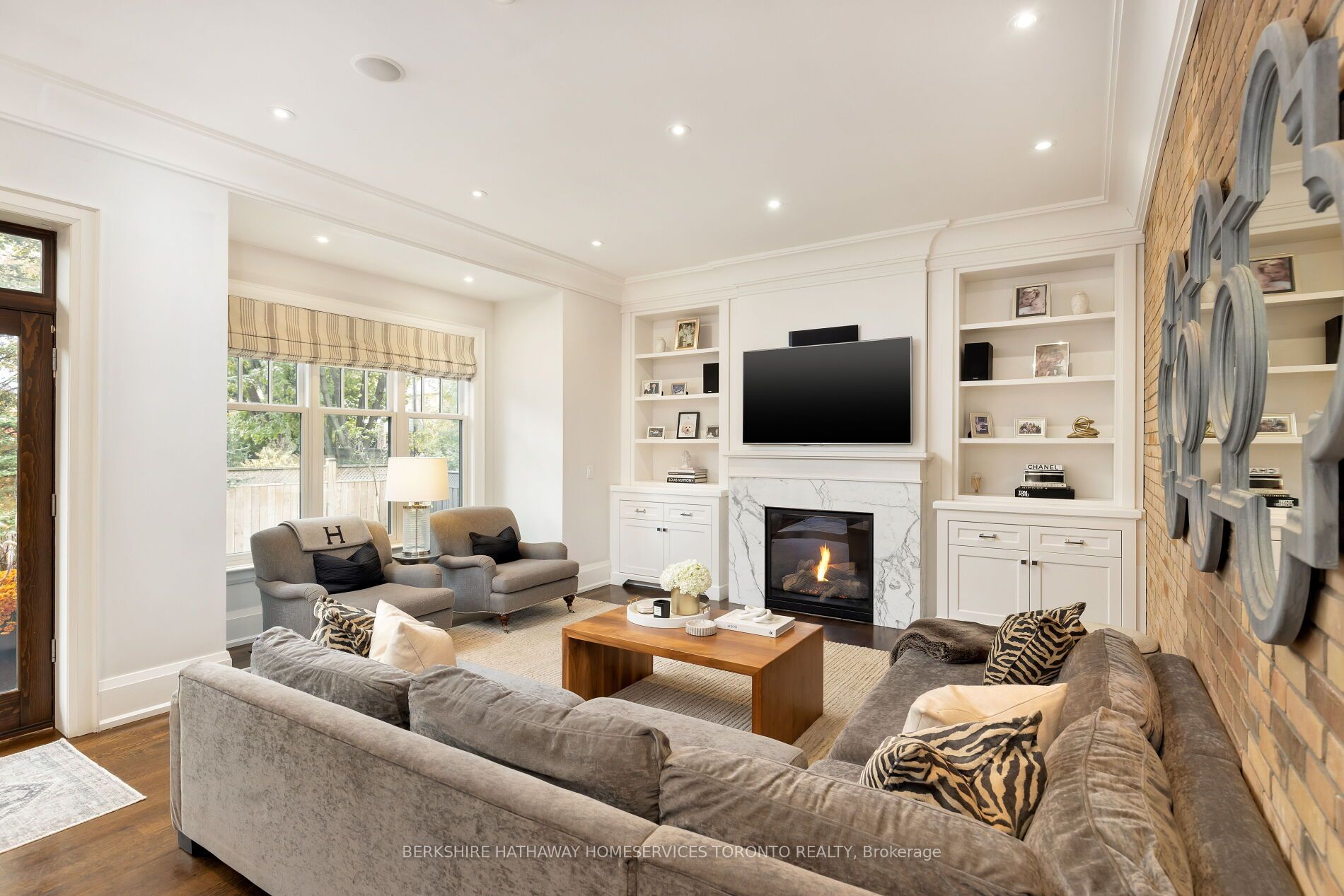 244 Yonge Boulevard