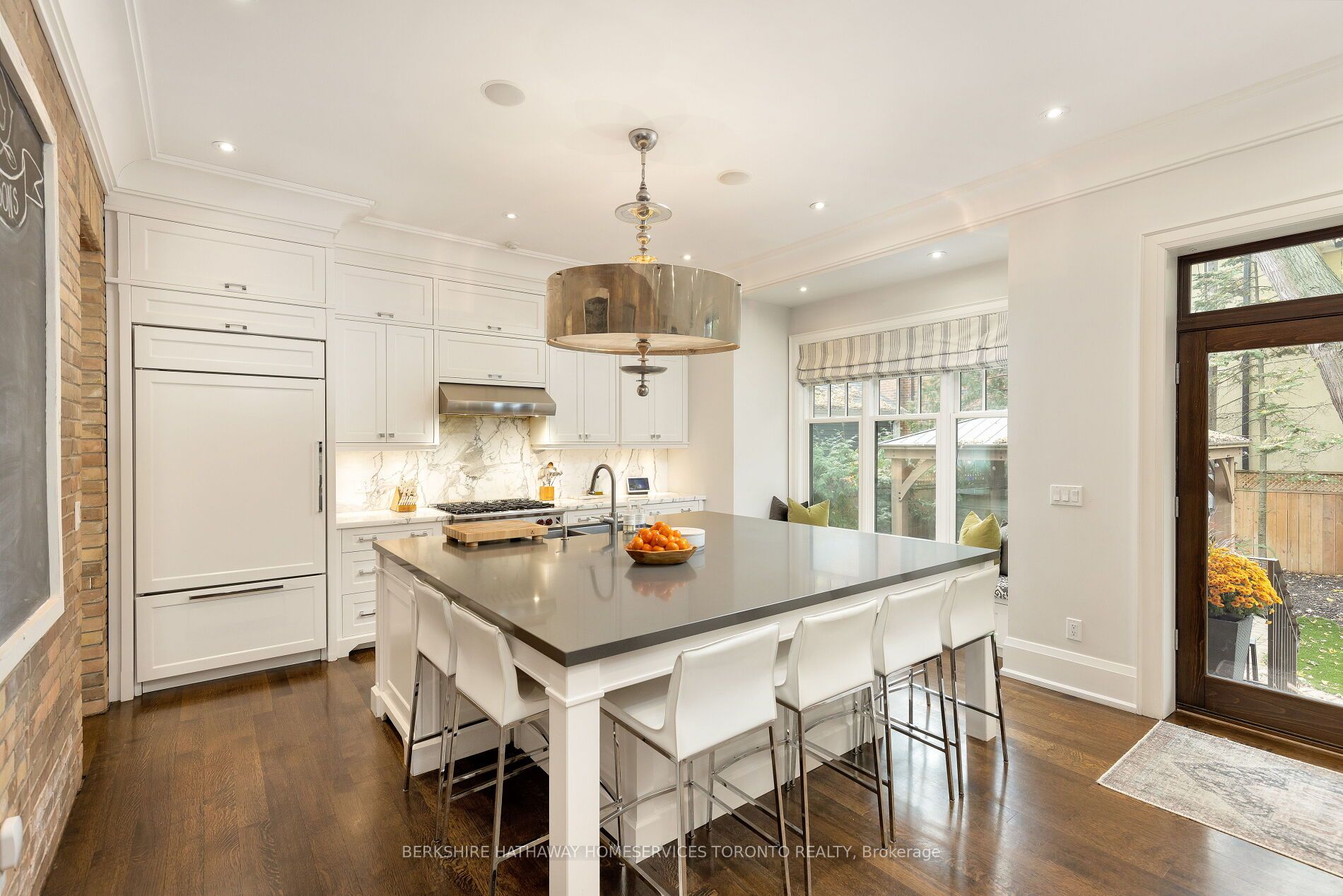 244 Yonge Boulevard