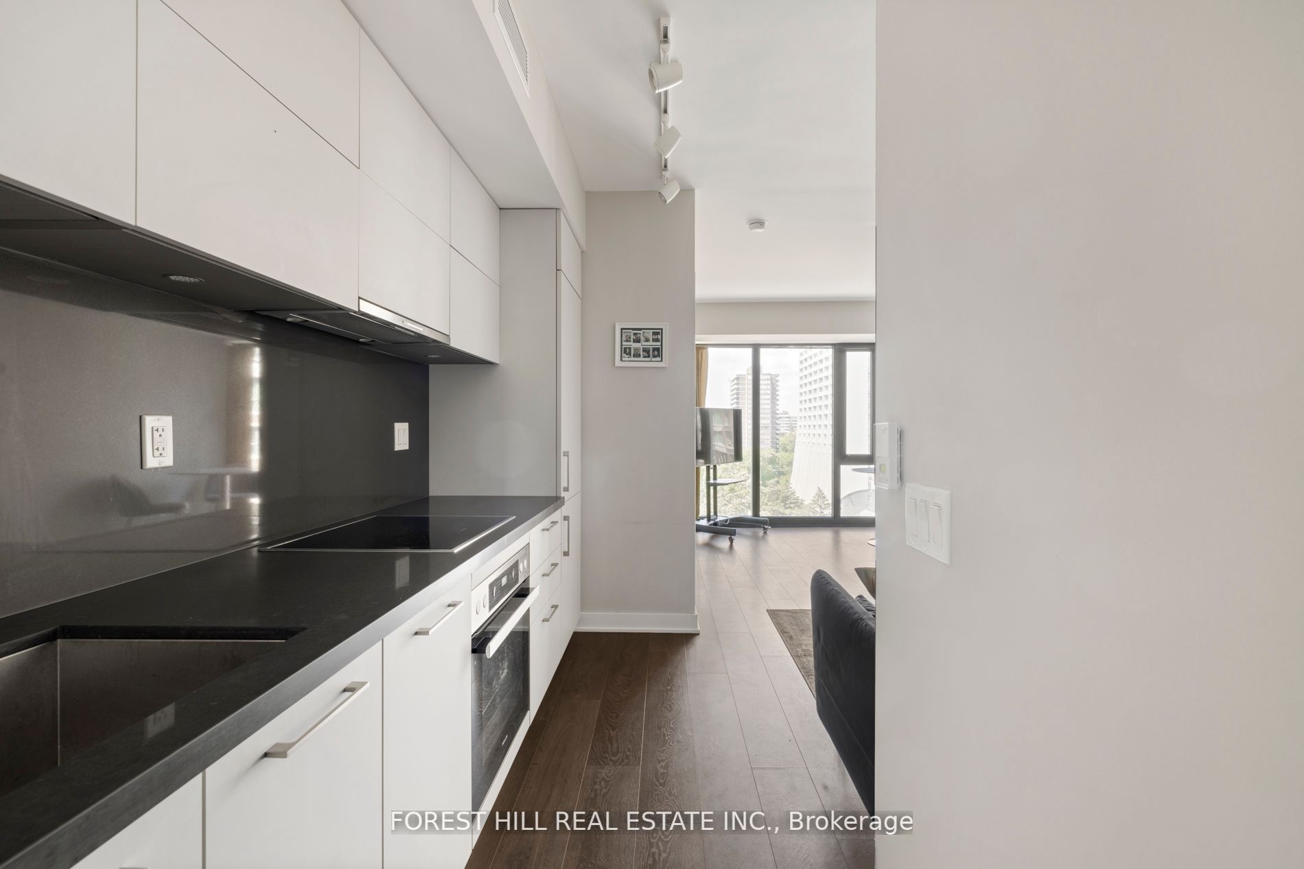 188 Cumberland St, #811