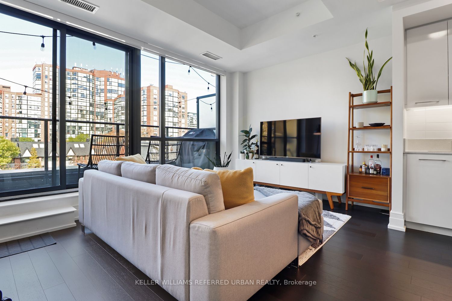 90 Niagara St, #407