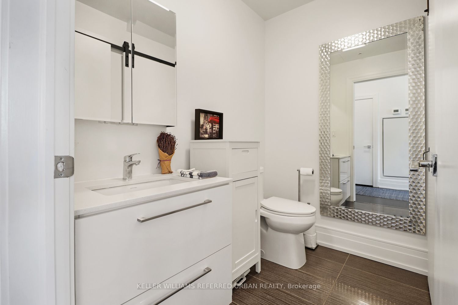 90 Niagara St, #407