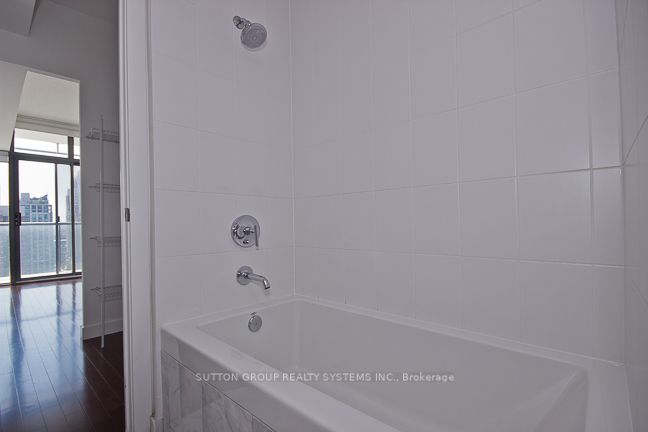 33 Charles Street E, #1609