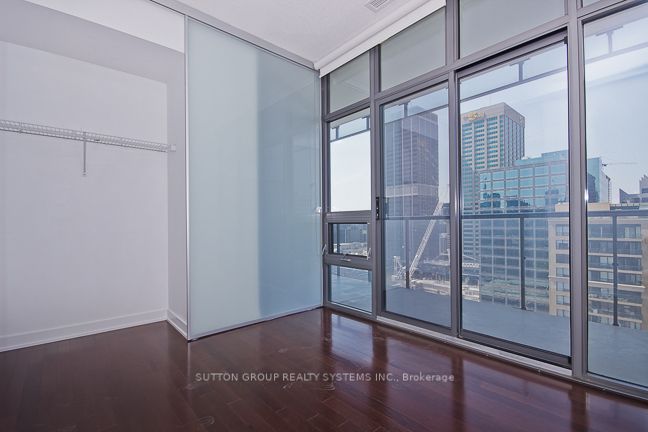 33 Charles Street E, #1609