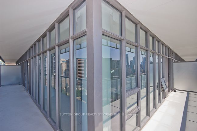 33 Charles Street E, #1609