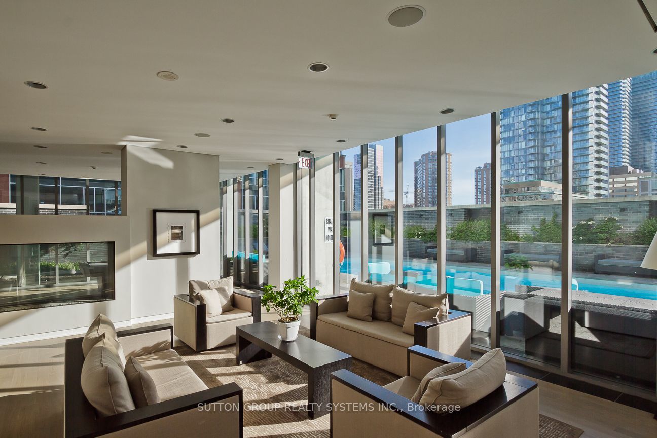 33 Charles Street E, #1609