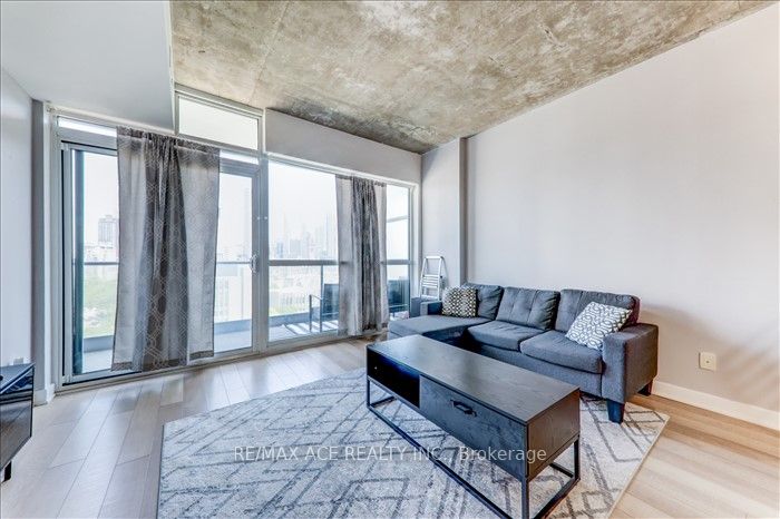 210 Simcoe Street, #1208