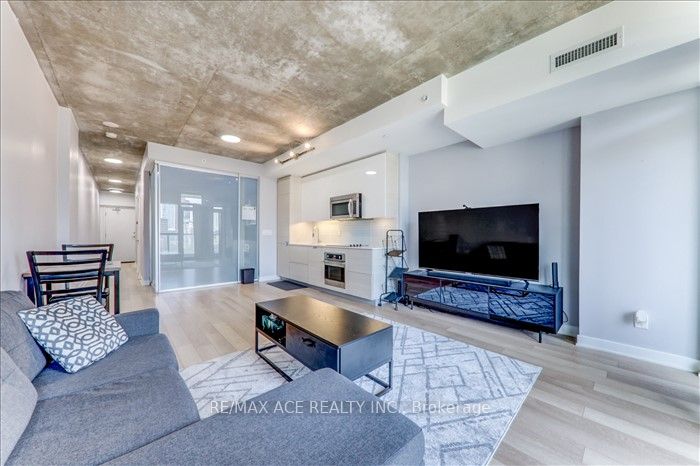 210 Simcoe Street, #1208
