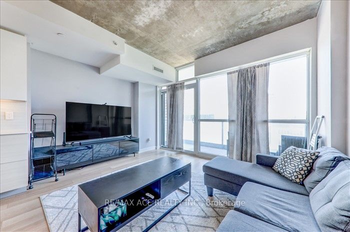 210 Simcoe Street, #1208