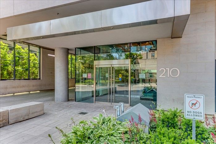 210 Simcoe Street, #1208