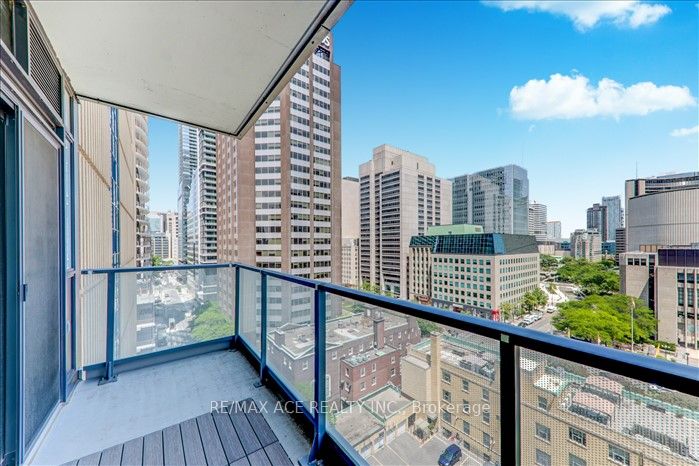 210 Simcoe Street, #1208